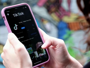 Средњошколци на интернету проводе и осам сати дневно, већина доживела неки облик дигиталног насиља