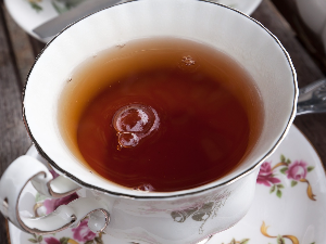 Чaјeви лече карцином, биљни препарат враћа вид – како против реклама које нуде лажну наду