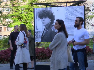 Изложба фотографија „Која: Ја имам шарене очи“ поводом 40 година од првог албума „Дисциплине кичме“
