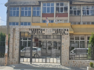 Евакуисани ученици две средње школе у Новом Пазару због сумње да је бачен сузавац