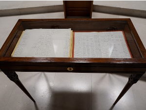 Списак деце коју је спасла Диана Будисављевић изложен у Народном музеју Србије