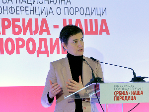 Брнабић: Држава ће наставити да подстиче рађање деце, да породица јача