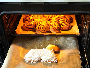 Како да направите домаће средство за чишћење рерне