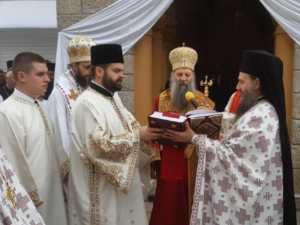 Патријарх Порфирије освештао обновљени храм у Мркоњић Граду