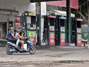 Несташица горива потреса Кубу, отказана парада за Први мај
