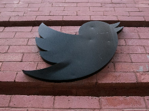 Маск уводи још једну новину на Твитеру - медији ће моћи да наплаћују читање текстова