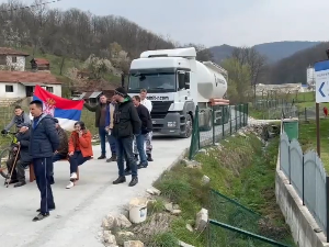 Још један протест упозорења  мештана Прилипца и Пилатовића испред тунела Муњино брдо