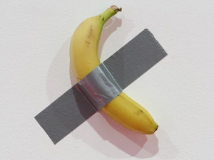Гладни студент појео банану која је била уметничка инсталација у музеју