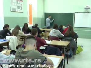 Зашто у Србији опада број деце која уписују основну школу?