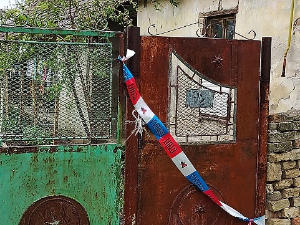 Зрењанин, дечак секиром тешко повредио момка и његову мајку