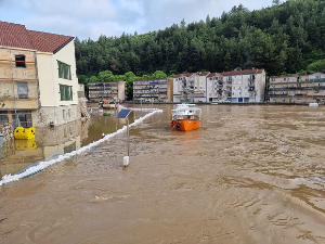 Делови Хрватске под водом због обилних киша – рекордан водостај Зрмање, расту Уна и Сава