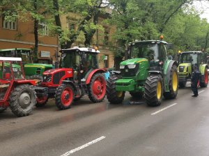 Протест пољопривредника у више градова Србије