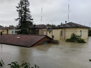 Поплаве у Италији – деветоро погинулих, неколико несталих, хиљаде евакуисаних
