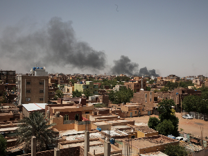 Ваздушни удари суданске војске на положаје РСФ у Картуму, расељено скоро милион људи