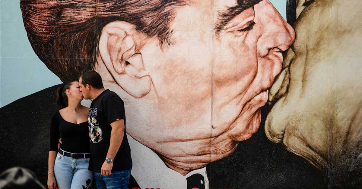 Зашто се љубимо (EPA/ / JENS SCHLUETER) Зашто се љубимо