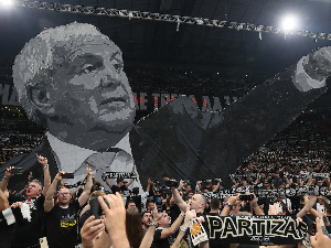 Феноменална кореографија "гробара" у Арени