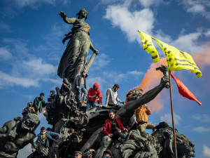 Француска, ухапшена 291 особа, повређено 108 полицајаца у првомајском протесту