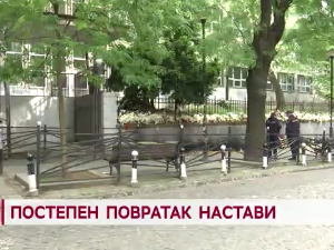 Постепен повратак настави