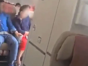 Хаос у јужнокорејском путничком авиону, путник отворио врата неколико минута пред слетање