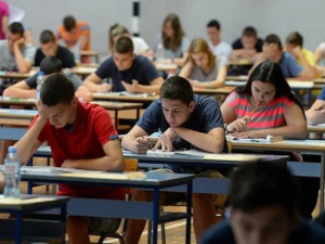Велика матура поново одложена - проба крајем маја, али само из једног предмета