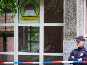 Отворене телефонске линије за подршку породицама убијених, наставницима и ученицима