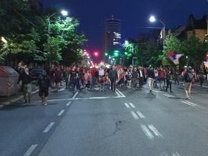 Протест групе грађана код Председништва због ситуације на КиМ