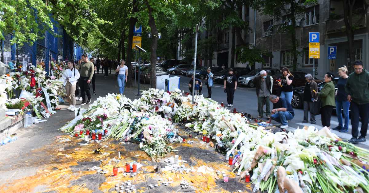 Тужни, бесни и жељни правде – како после два злочина да наставимо даље Тужни, бесни и жељни правде – како после два злочина да наставимо даље