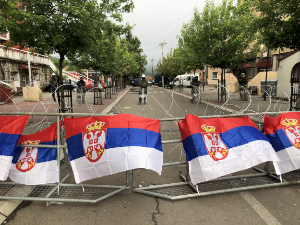 Кфор на главним раскрсницама у Звечану