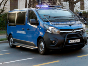 Седам особа погинуло у Русији приликом обрушавања надвожњака на воз у покрету