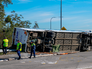 Аутобус са сватовима преврнуо се у Аустралији – 10 мртвих, 25 повређених