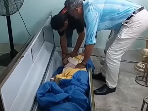 Жена из Еквадора, коју су доктори прогласили мртвом, почела да удара у сандук на сахрани