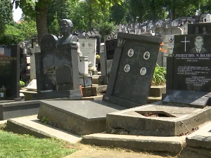 Централно гробље у Београду на клизишту – кише погоршале стање, власници парцела у страху