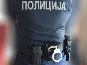 Ухапшен осумњичени да је аутомобилом ударио полицајца и носио га на хауби