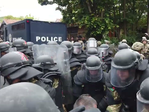 Грачаница онлајн: Видео показује да је Радош Петровић приведен пре почетка немира у Звечану