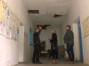 Урушавање плафона, пољски ве-це, без воде – дољевачке сеоске школе вапе за бољим условима