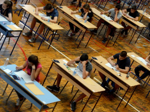 Почела мала матура, ђаци полагали тест из матерњег језика