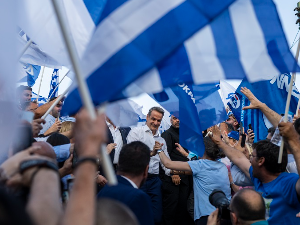 Затворена биралишта у Грчкој, према анкетама Мицотакис убедљиво води