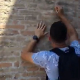 Италијани лове насмејаног туристу – урезао у Колосеум „Иван + Хејли 23“, снимак разбеснео нацију