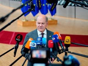 Шолц: Смирити напетости, што пре спровести изборе и применити споразум о ЗСО