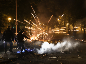 Сукоби полиције и демонстраната у Марсељу, полицијски час због немира у Кламару