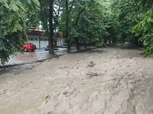 Обилне падавине стварају проблеме широм Србије, страх од нових бујичних поплава