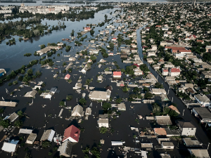Поплављени градови и села поред Дњепра, за седам особа се трага;  Русија: Кијев дигао у ваздух цевовод са амонијаком код Харкова