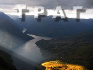 Траг: Тако близу а тако далеко