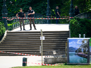 Напад ножем у Француској – двоје деце и одрасла особа животно угрожени