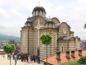 Срби, протерани из Свињара, обележавају сеоску славу у храму Светог Димитрија у северној Косовској Митровици 