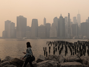 Њујорк и даље у густој  магли  због канадских пожара