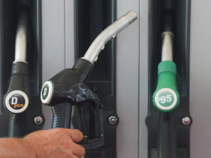 Нове цене горива – дизел поскупљује три, бензин два  динара