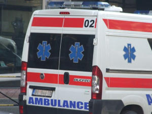 Судар аутомобила и комбија у Земуну, једна особа повређена