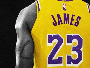 Леброн Џејмс ће носити број 23 у новој НБА сезони