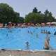 На базене уз стрпљење – неко мора да изађе да бисте ушли да се расхладите